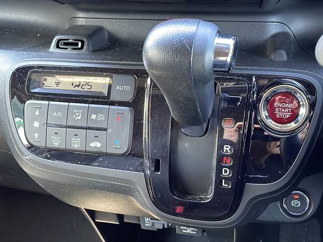 ホンダ Ｎ ＢＯＸ スラッシュ G Lパッケージ 新潟県 2017(平29)年 5.8万km アッシュグリーンメタリック 純正オーディオ/（FM/AM/CD/AUD）/スペアキー/プッシュスタート/電動パーキング/ビルトインETC/ステアリングスイッチ/USB給電/シガーソケット/チップアップシート/フロアマット/HIDヘッドライト/電格ミラー/ウインカーミラー/Moduloホイール