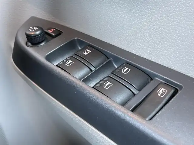 ダイハツ ミラ イース G SA 鹿児島県 2013(平25)年 8万km パールホワイトⅢ 禁煙車/ワンオーナー/純正フロアマット/バイザー/ウィンカーミラー/純正14インチアルミホイール/横滑り防止装置/衝突被害軽減システム/アイドリングストップ/電動格納ミラー/ライトレベライザー/保証書/取扱説明書/記録簿/スペアキー1本/スマートキー