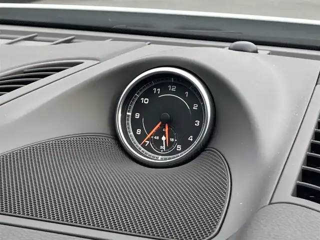 ポルシェ カイエン プラチナエディション 熊本県 2017(平29)年 4.9万km 白 ・スマートキー/・プッシュスタート/・パークアシスト/・クルーズコントロール/・ハーフレザーシート/・前席パワーシート/・全席シートヒーター /・純正メモリナビ/　【Bluetooth・USB・SD・AUX】/・BOSEサウンドシステム/・社外フルセグTV/・社外DVDプレーヤー/・リアモニター×2/・全方位カメラ/・ETC/・LEDヘッドランプ/・フォグランプ/・純正マット