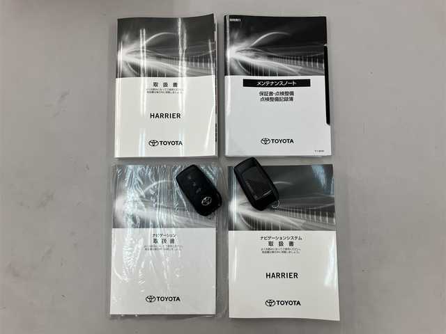 トヨタ ハリアー G 埼玉県 2021(令3)年 1.4万km ブラック ワンオーナー/純正メモリナビ/(Bluetooth/FM/AM/USB)/バックモニター/デジタルインナーミラー/純正ドライブレコーダー/パワーバックドア/レーダークルーズコントロール/レーンキープアシスト/前後コーナーセンサー/オートホールド付電子パーキング/衝突被害軽減システム/LEDオートライト/ハーフレザーシート/運転席パワーシート/純正18インチアルミホイール/ステアリングリモコン/革巻きステアリング/スマートキー（スペアキーあり）/ビルトインETC2.0/電動格納ミラー/プッシュスタート