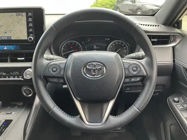 トヨタ ハリアー G 埼玉県 2021(令3)年 1.4万km ブラック ワンオーナー/純正メモリナビ/(Bluetooth/FM/AM/USB)/バックモニター/デジタルインナーミラー/純正ドライブレコーダー/パワーバックドア/レーダークルーズコントロール/レーンキープアシスト/前後コーナーセンサー/オートホールド付電子パーキング/衝突被害軽減システム/LEDオートライト/ハーフレザーシート/運転席パワーシート/純正18インチアルミホイール/ステアリングリモコン/革巻きステアリング/スマートキー（スペアキーあり）/ビルトインETC2.0/電動格納ミラー/プッシュスタート