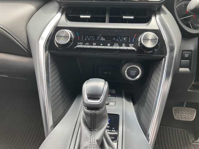 トヨタ ハリアー G 埼玉県 2021(令3)年 1.4万km ブラック ワンオーナー/純正メモリナビ/(Bluetooth/FM/AM/USB)/バックモニター/デジタルインナーミラー/純正ドライブレコーダー/パワーバックドア/レーダークルーズコントロール/レーンキープアシスト/前後コーナーセンサー/オートホールド付電子パーキング/衝突被害軽減システム/LEDオートライト/ハーフレザーシート/運転席パワーシート/純正18インチアルミホイール/ステアリングリモコン/革巻きステアリング/スマートキー（スペアキーあり）/ビルトインETC2.0/電動格納ミラー/プッシュスタート