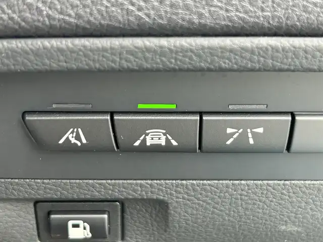 ＢＭＷ ３３０ｅ ラグジュアリーアイパフォーマンス 奈良県 2016(平28)年 4.2万km 黒 純正ナビ　/ワンセグＴＶ　/バックカメラ　/ドライブレコーダー　/ビルトインＥＴＣ　/ＡＡＣ　/レザーシート　/パワーシート　/シートヒーター　/コーナーセンサー　/ＬＥＤヘッドライト　/衝突被害軽減システム　/スマートキー/追従型クルーズコントロール/純正17インチアルミホイール/純正フロアマット/盗難防止装置/横滑り防止装置