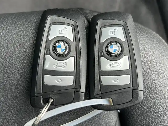 ＢＭＷ ３３０ｅ ラグジュアリーアイパフォーマンス 奈良県 2016(平28)年 4.2万km 黒 純正ナビ　/ワンセグＴＶ　/バックカメラ　/ドライブレコーダー　/ビルトインＥＴＣ　/ＡＡＣ　/レザーシート　/パワーシート　/シートヒーター　/コーナーセンサー　/ＬＥＤヘッドライト　/衝突被害軽減システム　/スマートキー/追従型クルーズコントロール/純正17インチアルミホイール/純正フロアマット/盗難防止装置/横滑り防止装置