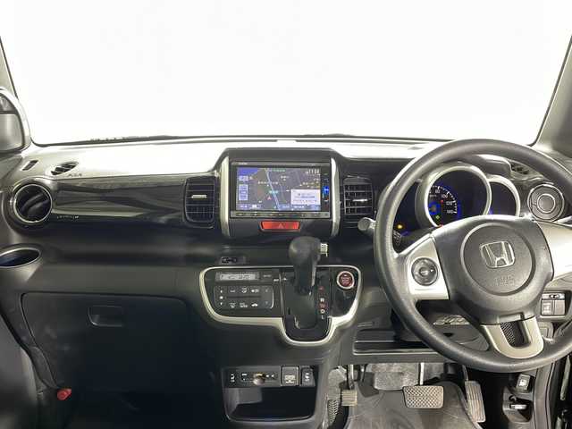 ホンダ Ｎ ＢＯＸ カスタム SSブラックSパッケージ 福岡県 2016(平28)年 4.5万km ブリティッシュグリーンP ・純正ナビ/・CD/DVD/・Bluetooth/・フルセグTV/・ラジオ/・IPoｄ/・Bカメラ/・ビルトインETC/・社外フロアマット/・スマートキー/・シートヒーター/・片側パワースライド/・オートライト/・ドアバイザー