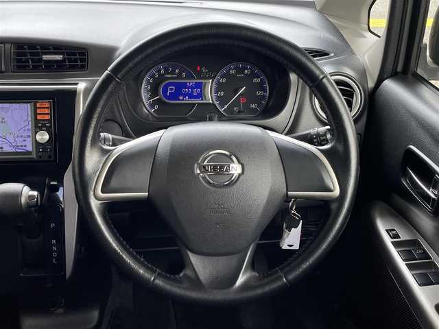 日産 デイズ ハイウェイスターJ 岐阜県 2013(平25)年 9.4万km ホワイトパール (株)IDOMが運営する【じしゃロン多治見店】の自社ローン専用車両になります。こちらは現金またはオートローンご利用時の価格です。自社ローンご希望の方は別途その旨お申付け下さい。/ディーラーオプションSDナビ/　（CD/フルセグ/ハンズフリー）/ETC/LEDヘッドライト/フォグランプ/純正アルミホイール