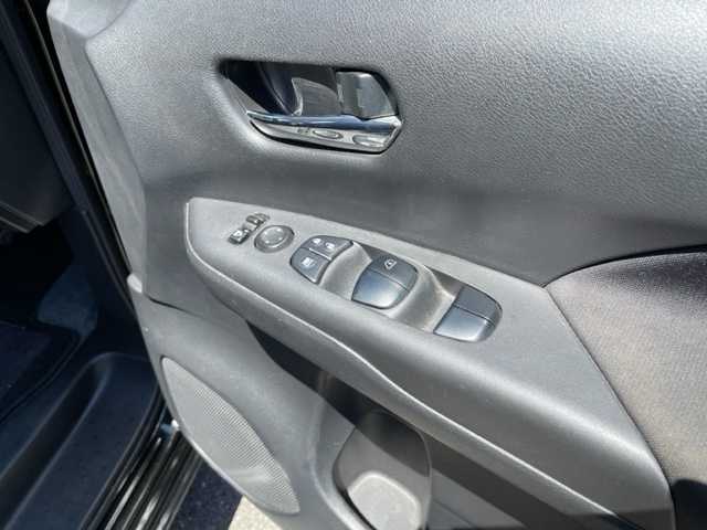 日産 セレナ X 神奈川県 2016(平28)年 12.2万km ダイヤモンドブラック ワンオーナー/純正オーディオ/・CD/ラジオ/AUX		/プロパイロット/アラウンドビューモニター/デジタルインナーミラー/エマージェンシーブレーキ/車線逸脱警報/車線逸脱防止支援/ETC			/アイドリングストップ			/左側パワースライドドア/社外15インチAW/プッシュEgスタート/ストップ			/インテリジェントキー×2/ターンランプ付電動格納ドアミラー/純正フロアマット/取扱説明書			/新車時保証書