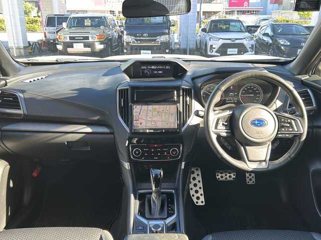 スバル フォレスター ハイブリッド アドバンス 愛知県 2020(令2)年 4万km クリスタルホワイトP 純正ナビ/フルセグTV・CD・DVD・Bluetooth・SD/バックカメラ/前席シートヒーター/後席シートヒーター/アイサイトVer3/・プリクラッシュセーフティ/・車線逸脱警報/・全車速追従クルーズコントロール/運転席メモリー機能付きパワーシート/助手席パワーシート/ルーフレール/クリアランスソナー/社外17インチアルミホイール/ドライバーモニタリングシステム/ステアリング連動ヘッドランプ/STiドアハンドルプロテクター/純正フロアマット/純正ドアバイザー/保証書/取扱説明書/スペアスマートキー/