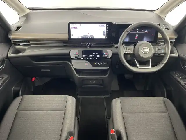 日産 セレナ ハイウェイスター V 鹿児島県 2024(令6)年 0.1万km ブリリアントシルバー 純正12.3インチディスプレイナビ/(フルセグTV/BT)/プロパイロット/アラウンドビューモニター/エマージェンシーブレーキ/パドルシフト/コーナーセンサー/両側パワースライドドア/ETC2.0/シートヒーター/オートホールド/インテリジェントルームミラー/HDMI/USBポート/タイプC/純正LEDヘッドライト/純正16インチアルミホイール/プッシュスタート/スマートキー
