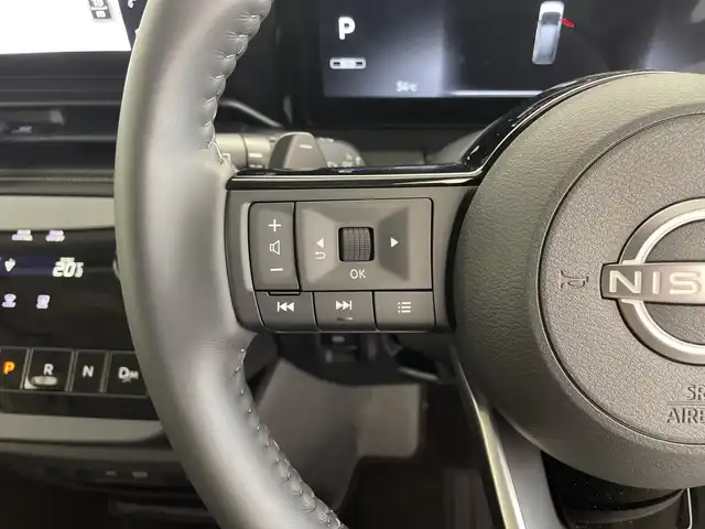 日産 セレナ ハイウェイスター V 鹿児島県 2024(令6)年 0.1万km ブリリアントシルバー 純正12.3インチディスプレイナビ/(フルセグTV/BT)/プロパイロット/アラウンドビューモニター/エマージェンシーブレーキ/パドルシフト/コーナーセンサー/両側パワースライドドア/ETC2.0/シートヒーター/オートホールド/インテリジェントルームミラー/HDMI/USBポート/タイプC/純正LEDヘッドライト/純正16インチアルミホイール/プッシュスタート/スマートキー