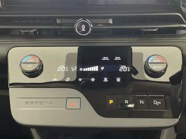 日産 セレナ ハイウェイスター V 鹿児島県 2024(令6)年 0.1万km ブリリアントシルバー 純正12.3インチディスプレイナビ/(フルセグTV/BT)/プロパイロット/アラウンドビューモニター/エマージェンシーブレーキ/パドルシフト/コーナーセンサー/両側パワースライドドア/ETC2.0/シートヒーター/オートホールド/インテリジェントルームミラー/HDMI/USBポート/タイプC/純正LEDヘッドライト/純正16インチアルミホイール/プッシュスタート/スマートキー