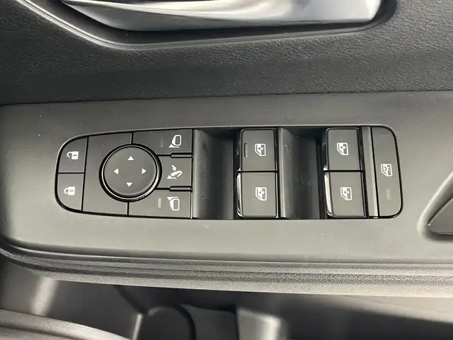 日産 セレナ ハイウェイスター V 鹿児島県 2024(令6)年 0.1万km ブリリアントシルバー 純正12.3インチディスプレイナビ/(フルセグTV/BT)/プロパイロット/アラウンドビューモニター/エマージェンシーブレーキ/パドルシフト/コーナーセンサー/両側パワースライドドア/ETC2.0/シートヒーター/オートホールド/インテリジェントルームミラー/HDMI/USBポート/タイプC/純正LEDヘッドライト/純正16インチアルミホイール/プッシュスタート/スマートキー