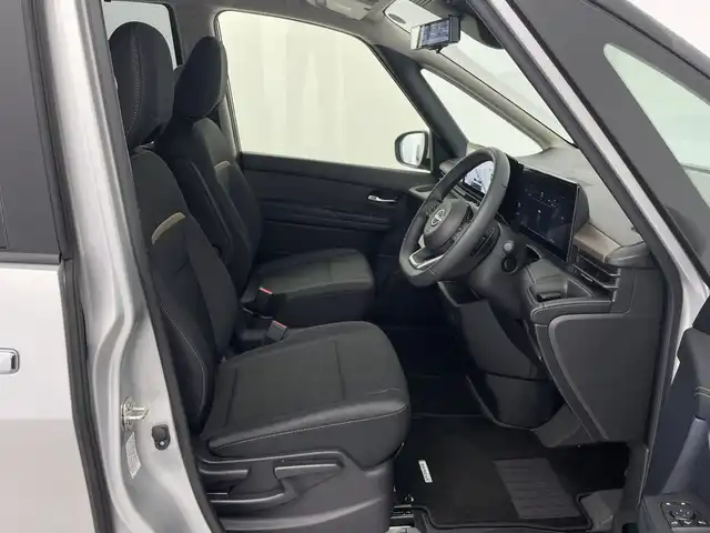 日産 セレナ ハイウェイスター V 鹿児島県 2024(令6)年 0.1万km ブリリアントシルバー 純正12.3インチディスプレイナビ/(フルセグTV/BT)/プロパイロット/アラウンドビューモニター/エマージェンシーブレーキ/パドルシフト/コーナーセンサー/両側パワースライドドア/ETC2.0/シートヒーター/オートホールド/インテリジェントルームミラー/HDMI/USBポート/タイプC/純正LEDヘッドライト/純正16インチアルミホイール/プッシュスタート/スマートキー