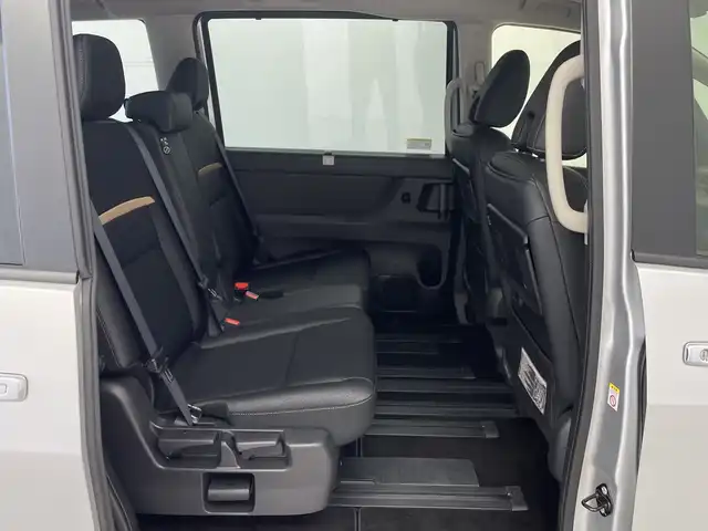 日産 セレナ ハイウェイスター V 鹿児島県 2024(令6)年 0.1万km ブリリアントシルバー 純正12.3インチディスプレイナビ/(フルセグTV/BT)/プロパイロット/アラウンドビューモニター/エマージェンシーブレーキ/パドルシフト/コーナーセンサー/両側パワースライドドア/ETC2.0/シートヒーター/オートホールド/インテリジェントルームミラー/HDMI/USBポート/タイプC/純正LEDヘッドライト/純正16インチアルミホイール/プッシュスタート/スマートキー