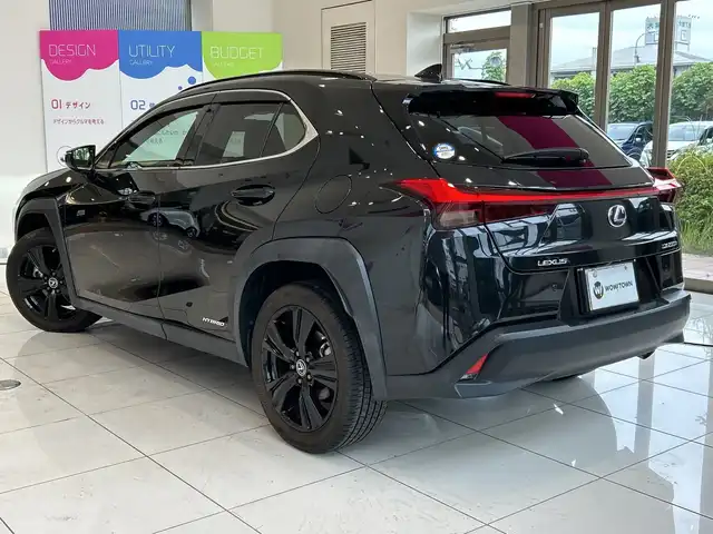 レクサス ＵＸ 250h アーバンエレガンス 埼玉県 2021(令3)年 1.9万km グラファイトブラックガラスフレーク LEXUS Safety System+/純正メモリナビ/ CD/DVD・BD/フルセグTV/Bluetooth/USB/レーダークルーズコントロール （全車速追従機能付）/歩行者検知機能付衝突回避支援/レーンディパーチャーアラート/レーントレーシングアシスト/オートマチックハイビーム/アダプティブハイビームシステム/パノラミックビューモニター/前後ドライブレコーダー/レザーシート/前席パワーシート/前席シートヒーター/パワーバックドア/ビルトインETC2.0/スマートキー×2/禁煙車