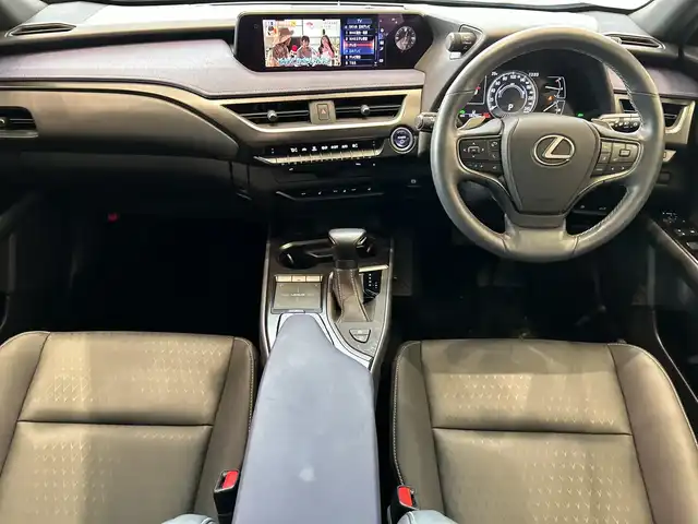 レクサス ＵＸ 250h アーバンエレガンス 埼玉県 2021(令3)年 1.9万km グラファイトブラックガラスフレーク LEXUS Safety System+/純正メモリナビ/ CD/DVD・BD/フルセグTV/Bluetooth/USB/レーダークルーズコントロール （全車速追従機能付）/歩行者検知機能付衝突回避支援/レーンディパーチャーアラート/レーントレーシングアシスト/オートマチックハイビーム/アダプティブハイビームシステム/パノラミックビューモニター/前後ドライブレコーダー/レザーシート/前席パワーシート/前席シートヒーター/パワーバックドア/ビルトインETC2.0/スマートキー×2/禁煙車