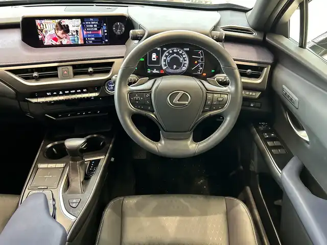 レクサス ＵＸ 250h アーバンエレガンス 埼玉県 2021(令3)年 1.9万km グラファイトブラックガラスフレーク LEXUS Safety System+/純正メモリナビ/ CD/DVD・BD/フルセグTV/Bluetooth/USB/レーダークルーズコントロール （全車速追従機能付）/歩行者検知機能付衝突回避支援/レーンディパーチャーアラート/レーントレーシングアシスト/オートマチックハイビーム/アダプティブハイビームシステム/パノラミックビューモニター/前後ドライブレコーダー/レザーシート/前席パワーシート/前席シートヒーター/パワーバックドア/ビルトインETC2.0/スマートキー×2/禁煙車