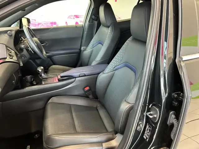 レクサス ＵＸ 250h アーバンエレガンス 埼玉県 2021(令3)年 1.9万km グラファイトブラックガラスフレーク LEXUS Safety System+/純正メモリナビ/ CD/DVD・BD/フルセグTV/Bluetooth/USB/レーダークルーズコントロール （全車速追従機能付）/歩行者検知機能付衝突回避支援/レーンディパーチャーアラート/レーントレーシングアシスト/オートマチックハイビーム/アダプティブハイビームシステム/パノラミックビューモニター/前後ドライブレコーダー/レザーシート/前席パワーシート/前席シートヒーター/パワーバックドア/ビルトインETC2.0/スマートキー×2/禁煙車
