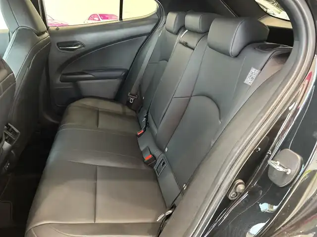 レクサス ＵＸ 250h アーバンエレガンス 埼玉県 2021(令3)年 1.9万km グラファイトブラックガラスフレーク LEXUS Safety System+/純正メモリナビ/ CD/DVD・BD/フルセグTV/Bluetooth/USB/レーダークルーズコントロール （全車速追従機能付）/歩行者検知機能付衝突回避支援/レーンディパーチャーアラート/レーントレーシングアシスト/オートマチックハイビーム/アダプティブハイビームシステム/パノラミックビューモニター/前後ドライブレコーダー/レザーシート/前席パワーシート/前席シートヒーター/パワーバックドア/ビルトインETC2.0/スマートキー×2/禁煙車