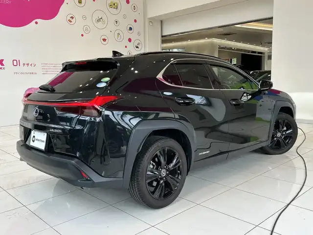 レクサス ＵＸ 250h アーバンエレガンス 埼玉県 2021(令3)年 1.9万km グラファイトブラックガラスフレーク LEXUS Safety System+/純正メモリナビ/ CD/DVD・BD/フルセグTV/Bluetooth/USB/レーダークルーズコントロール （全車速追従機能付）/歩行者検知機能付衝突回避支援/レーンディパーチャーアラート/レーントレーシングアシスト/オートマチックハイビーム/アダプティブハイビームシステム/パノラミックビューモニター/前後ドライブレコーダー/レザーシート/前席パワーシート/前席シートヒーター/パワーバックドア/ビルトインETC2.0/スマートキー×2/禁煙車