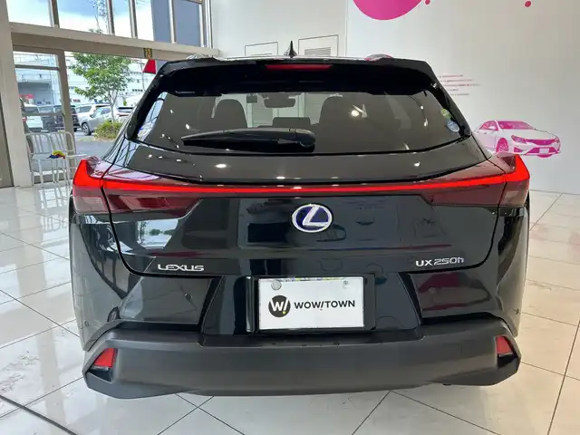 レクサス ＵＸ 250h アーバンエレガンス 埼玉県 2021(令3)年 1.9万km グラファイトブラックガラスフレーク LEXUS Safety System+/純正メモリナビ/ CD/DVD・BD/フルセグTV/Bluetooth/USB/レーダークルーズコントロール （全車速追従機能付）/歩行者検知機能付衝突回避支援/レーンディパーチャーアラート/レーントレーシングアシスト/オートマチックハイビーム/アダプティブハイビームシステム/パノラミックビューモニター/前後ドライブレコーダー/レザーシート/前席パワーシート/前席シートヒーター/パワーバックドア/ビルトインETC2.0/スマートキー×2/禁煙車