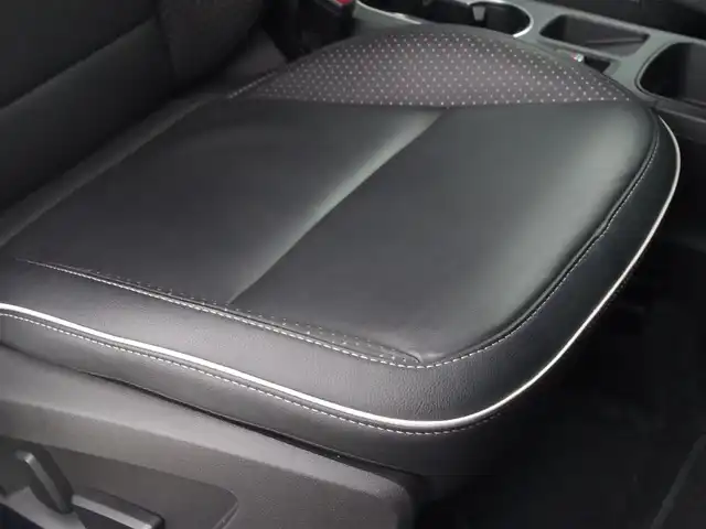 ルノー ルノー キャプチャー インテンス テックパック 埼玉県 2021(令3)年 3.4万km パール ブラックレザーシート/アダプティブクルーズコントロール/CarPlay/パークセンサー/ブラインドスポットモニター/全周囲カメラ/ETC/シートヒーター/ステアリングヒーター/RAYSアルミホイール/Bluetooth