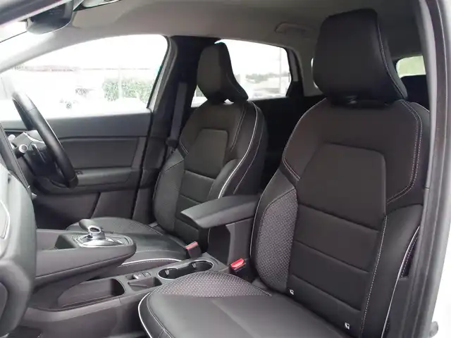 ルノー ルノー キャプチャー インテンス テックパック 埼玉県 2021(令3)年 3.4万km パール ブラックレザーシート/アダプティブクルーズコントロール/CarPlay/パークセンサー/ブラインドスポットモニター/全周囲カメラ/ETC/シートヒーター/ステアリングヒーター/RAYSアルミホイール/Bluetooth