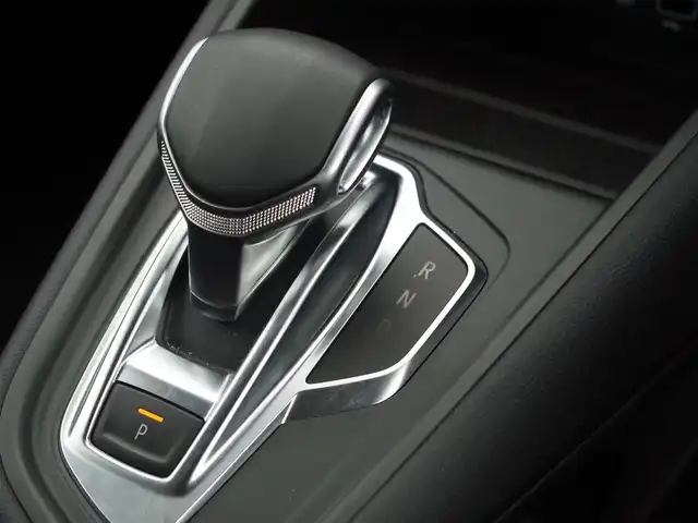 ルノー ルノー キャプチャー インテンス テックパック 埼玉県 2021(令3)年 3.4万km パール ブラックレザーシート/アダプティブクルーズコントロール/CarPlay/パークセンサー/ブラインドスポットモニター/全周囲カメラ/ETC/シートヒーター/ステアリングヒーター/RAYSアルミホイール/Bluetooth