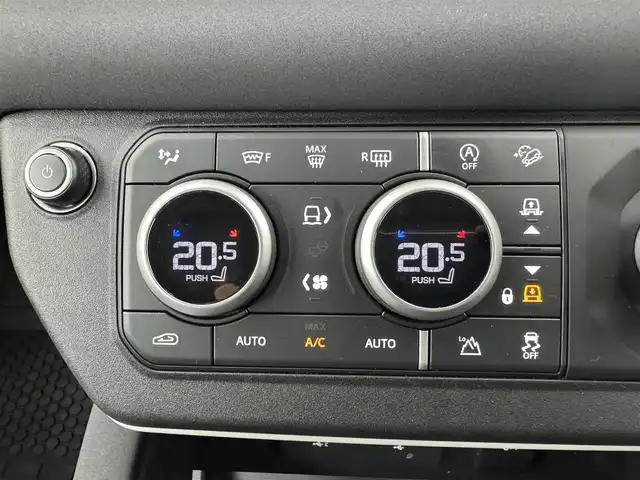 ランドローバー ランドローバー ディフェンダー 110S 愛知県 2023(令5)年 3.6万km フジホワイト 純正オプションエアサス/ブラックエクステリアパック/コールドクライメートコンビニエンス/フィックスドサイドステップ/リアオートエアコン/ルーフレール/レザーシート/ヘッドアップディスプレイ/純正ディスプレイナビ/・Bluetooth/・Applecarplay/・androidauto/全方位カメラ/ドライブレコーダー/レーダークルーズコントロール/革巻きステアリング/ステアリングリモコン/ステアリングヒーター/純正ラバーマット/typeC/USBポート/BSM/MTモード付き/純正19インチAW/社外AW付き冬タイヤ4本車載