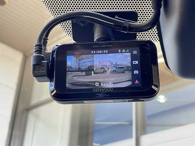 トヨタ ハリアー S 静岡県 2020(令2)年 6.3万km ブラック 純正ナビ/・ラジオ/USB/Bluetooth/Miracast/HDMI/主要装備/・レーダークルーズコントロール　/・ドライブレコーダー　/・ＥＴＣ　/・ステアリングリモコン　/・ヒーテッドドアミラー　/・レーンキープアシスト　/・コーナーセンサー　/・バックカメラ　/・オートハイビーム　/・オートライト/・ホールド/・プリクラッシュセーフティー/・SOSコール/・プッシュスタート/・スマートキー/・社外レザーシート