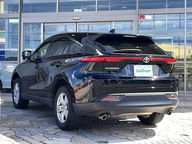 トヨタ ハリアー S 静岡県 2020(令2)年 6.3万km ブラック 純正ナビ/・ラジオ/USB/Bluetooth/Miracast/HDMI/主要装備/・レーダークルーズコントロール　/・ドライブレコーダー　/・ＥＴＣ　/・ステアリングリモコン　/・ヒーテッドドアミラー　/・レーンキープアシスト　/・コーナーセンサー　/・バックカメラ　/・オートハイビーム　/・オートライト/・ホールド/・プリクラッシュセーフティー/・SOSコール/・プッシュスタート/・スマートキー/・社外レザーシート