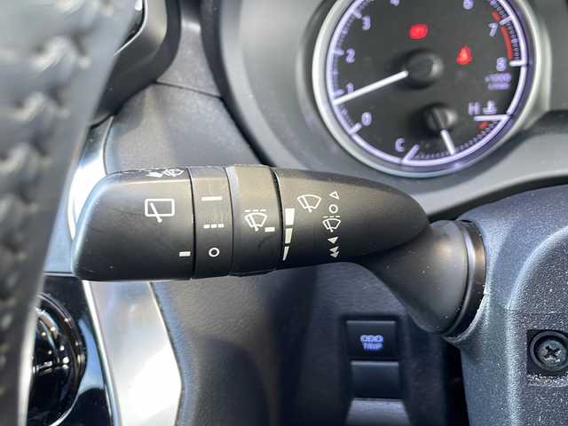 トヨタ ハリアー S 静岡県 2020(令2)年 6.3万km ブラック 純正ナビ/・ラジオ/USB/Bluetooth/Miracast/HDMI/主要装備/・レーダークルーズコントロール　/・ドライブレコーダー　/・ＥＴＣ　/・ステアリングリモコン　/・ヒーテッドドアミラー　/・レーンキープアシスト　/・コーナーセンサー　/・バックカメラ　/・オートハイビーム　/・オートライト/・ホールド/・プリクラッシュセーフティー/・SOSコール/・プッシュスタート/・スマートキー/・社外レザーシート