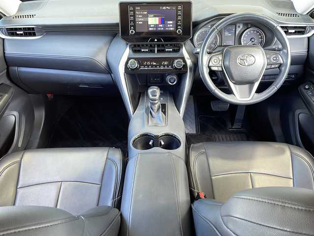 トヨタ ハリアー S 静岡県 2020(令2)年 6.3万km ブラック 純正ナビ/・ラジオ/USB/Bluetooth/Miracast/HDMI/主要装備/・レーダークルーズコントロール　/・ドライブレコーダー　/・ＥＴＣ　/・ステアリングリモコン　/・ヒーテッドドアミラー　/・レーンキープアシスト　/・コーナーセンサー　/・バックカメラ　/・オートハイビーム　/・オートライト/・ホールド/・プリクラッシュセーフティー/・SOSコール/・プッシュスタート/・スマートキー/・社外レザーシート