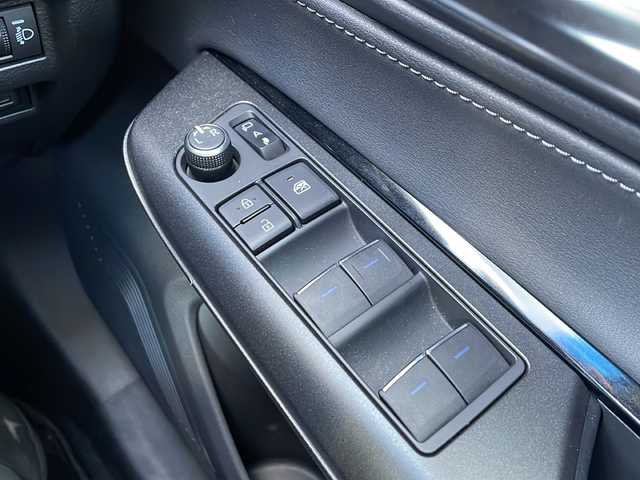 トヨタ ハリアー S 静岡県 2020(令2)年 6.3万km ブラック 純正ナビ/・ラジオ/USB/Bluetooth/Miracast/HDMI/主要装備/・レーダークルーズコントロール　/・ドライブレコーダー　/・ＥＴＣ　/・ステアリングリモコン　/・ヒーテッドドアミラー　/・レーンキープアシスト　/・コーナーセンサー　/・バックカメラ　/・オートハイビーム　/・オートライト/・ホールド/・プリクラッシュセーフティー/・SOSコール/・プッシュスタート/・スマートキー/・社外レザーシート