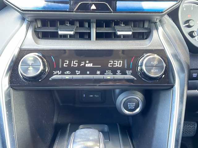 トヨタ ハリアー S 静岡県 2020(令2)年 6.3万km ブラック 純正ナビ/・ラジオ/USB/Bluetooth/Miracast/HDMI/主要装備/・レーダークルーズコントロール　/・ドライブレコーダー　/・ＥＴＣ　/・ステアリングリモコン　/・ヒーテッドドアミラー　/・レーンキープアシスト　/・コーナーセンサー　/・バックカメラ　/・オートハイビーム　/・オートライト/・ホールド/・プリクラッシュセーフティー/・SOSコール/・プッシュスタート/・スマートキー/・社外レザーシート