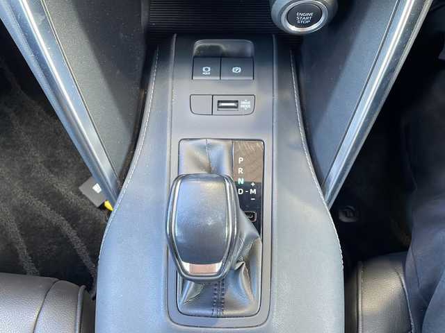 トヨタ ハリアー S 静岡県 2020(令2)年 6.3万km ブラック 純正ナビ/・ラジオ/USB/Bluetooth/Miracast/HDMI/主要装備/・レーダークルーズコントロール　/・ドライブレコーダー　/・ＥＴＣ　/・ステアリングリモコン　/・ヒーテッドドアミラー　/・レーンキープアシスト　/・コーナーセンサー　/・バックカメラ　/・オートハイビーム　/・オートライト/・ホールド/・プリクラッシュセーフティー/・SOSコール/・プッシュスタート/・スマートキー/・社外レザーシート