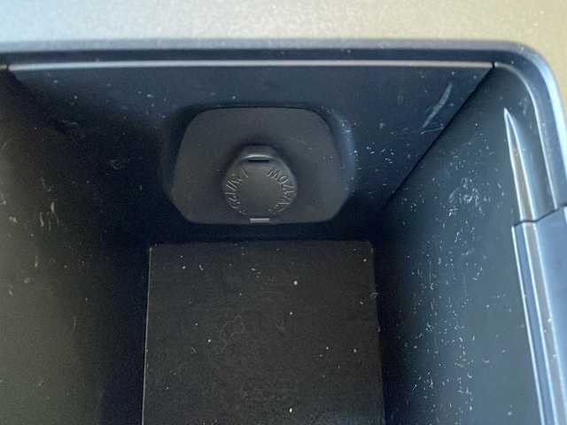 トヨタ ハリアー S 静岡県 2020(令2)年 6.3万km ブラック 純正ナビ/・ラジオ/USB/Bluetooth/Miracast/HDMI/主要装備/・レーダークルーズコントロール　/・ドライブレコーダー　/・ＥＴＣ　/・ステアリングリモコン　/・ヒーテッドドアミラー　/・レーンキープアシスト　/・コーナーセンサー　/・バックカメラ　/・オートハイビーム　/・オートライト/・ホールド/・プリクラッシュセーフティー/・SOSコール/・プッシュスタート/・スマートキー/・社外レザーシート