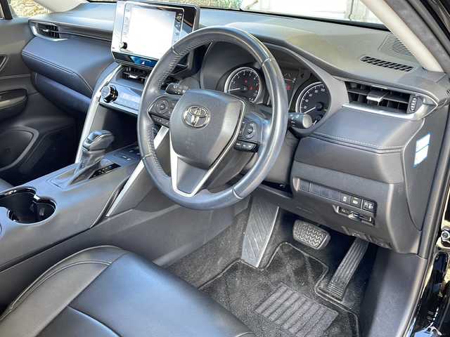 トヨタ ハリアー S 静岡県 2020(令2)年 6.3万km ブラック 純正ナビ/・ラジオ/USB/Bluetooth/Miracast/HDMI/主要装備/・レーダークルーズコントロール　/・ドライブレコーダー　/・ＥＴＣ　/・ステアリングリモコン　/・ヒーテッドドアミラー　/・レーンキープアシスト　/・コーナーセンサー　/・バックカメラ　/・オートハイビーム　/・オートライト/・ホールド/・プリクラッシュセーフティー/・SOSコール/・プッシュスタート/・スマートキー/・社外レザーシート