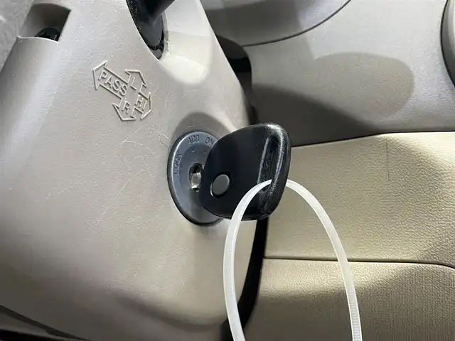 スズキ アルト F 岩手県 2012(平24)年 8.2万km エアブルーメタリック KENWOODナビ/ワンセグTV/CD・DVD・AUX・USB・RCA入力/ヘッドライトレベライザー/純正フロアマット/１３インチスチールホイール/純正ホイールキャップ/パワーステアリング/パワーウインドウ/エアコンディショナー