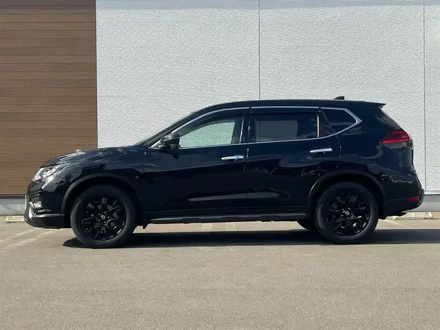 日産 エクストレイル 20X エクストリーマーX 秋田県 2018(平30)年 11.8万km ダイヤモンドブラック ４WD/インテリジェントエマージェンシーブレーキ/LEDヘッドライト/純正メモリナビ（DVD/CD/BT)/フルセグ/バックカメラ/日産純正１８インチアルミ（夏タイヤ装着）/スマートキー/純正エンジンスターター/アイドリングストップ/プッシュスタート/コーナーセンサー/ダウンヒルアシストコントロール/ステアリングスイッチ/電動リアゲート/ビルトインETC/センターデフロック/純正フロアマット/純正ドアバイザー/オートライト/オートエアコン/パワーステアリング/パワーウィンドウ/横滑り防止/盗難防止装置/寒冷地仕様/電動格納ウィンカーミラー/保証書/取扱説明書/記録簿/スペアキー×１