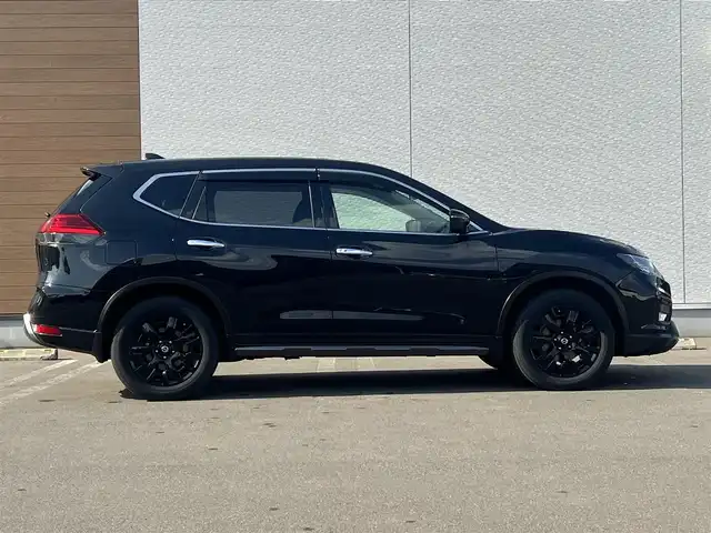 日産 エクストレイル 20X エクストリーマーX 秋田県 2018(平30)年 11.8万km ダイヤモンドブラック ４WD/インテリジェントエマージェンシーブレーキ/LEDヘッドライト/純正メモリナビ（DVD/CD/BT)/フルセグ/バックカメラ/日産純正１８インチアルミ（夏タイヤ装着）/スマートキー/純正エンジンスターター/アイドリングストップ/プッシュスタート/コーナーセンサー/ダウンヒルアシストコントロール/ステアリングスイッチ/電動リアゲート/ビルトインETC/センターデフロック/純正フロアマット/純正ドアバイザー/オートライト/オートエアコン/パワーステアリング/パワーウィンドウ/横滑り防止/盗難防止装置/寒冷地仕様/電動格納ウィンカーミラー/保証書/取扱説明書/記録簿/スペアキー×１