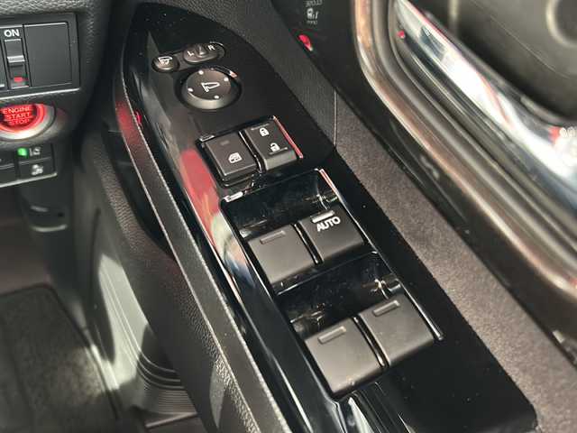 ホンダ Ｎ ＢＯＸ カスタム G L ホンダセンシング 静岡県 2019(平31)年 7.3万km プレミアムベルベットパープル・パール 社外メモリナビ/・CD/・DVD/・フルセグＴＶ/・Bluetooth/・AM/・FM/主要装備/・片側パワスラ/・衝突軽減/・レーンキープ/・追従クルコン/・バックカメラ/・ETC/・ドラレコ/・ステアリングリモコン/・LEDヘッドライト/・オートライト/・スマートキー/・プッシュスタート/・スマートキー1本/・TVキャンセラー/・純正フロアマット/・純正アルミホイール