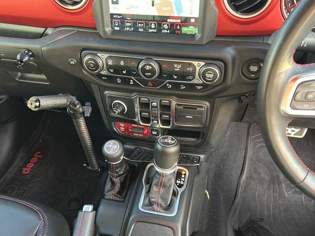 クライスラー・ジープ ジープ ラングラー アンリミテッド ルビコン 静岡県 2020(令2)年 0.6万km 白 /ワンオーナー//純正ナビ/地デジTV//社外CD//Bleutooth//FOX足回り2インチアップ//JAOSマフラー//PEDALCOMMNDER//USバンパー//レザーシート//シートヒーター//社外17インチAW//LEDヘッドライト//スマートキー//スペアキー//保証書//取説