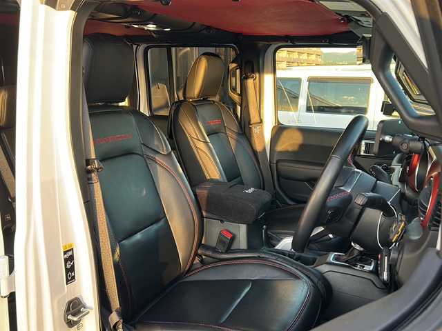 クライスラー・ジープ ジープ ラングラー アンリミテッド ルビコン 静岡県 2020(令2)年 0.6万km 白 /ワンオーナー//純正ナビ/地デジTV//社外CD//Bleutooth//FOX足回り2インチアップ//JAOSマフラー//PEDALCOMMNDER//USバンパー//レザーシート//シートヒーター//社外17インチAW//LEDヘッドライト//スマートキー//スペアキー//保証書//取説