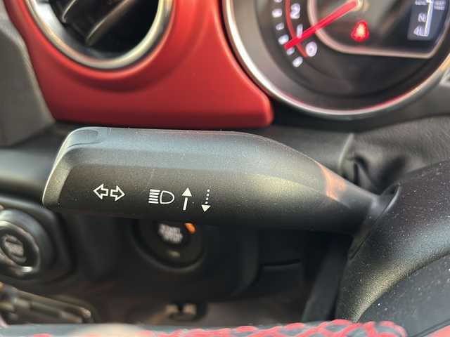 クライスラー・ジープ ジープ ラングラー アンリミテッド ルビコン 静岡県 2020(令2)年 0.6万km 白 /ワンオーナー//純正ナビ/地デジTV//社外CD//Bleutooth//FOX足回り2インチアップ//JAOSマフラー//PEDALCOMMNDER//USバンパー//レザーシート//シートヒーター//社外17インチAW//LEDヘッドライト//スマートキー//スペアキー//保証書//取説