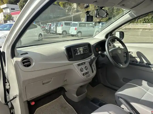 ダイハツ ミラ イース L 高知県 2015(平27)年 9.3万km ホワイト (株)IDOMが運営する【じしゃロン高知店】の自社ローン対象車両になります。こちらは現金ご利用時の価格です。自社ローンご希望の方は別途その旨お申付け下さい。/純正オーディオ/アイドリングストップ/ドラレコ前後/ETC/フロアマット/ドアバイザー