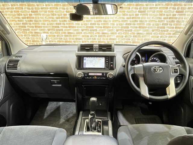 トヨタ ランドクルーザー プラド TX 岩手県 2015(平27)年 8万km ホワイトパールクリスタルシャイン ４WD/モデリスタフロントスポイラー/ディーゼルターボ/センターデフロック/ダウンヒルアシスト/MTモード付AT/横滑り防止装置/ストラーダナビ/フルセグTV/バックカメラ/ドライブレコーダー/ETC/ヘッドライトウォッシャー/トノカバー/オートライト/LEDヘッドランプ/フォグランプ/純正１７インチアルミホイール/純正フロアマット