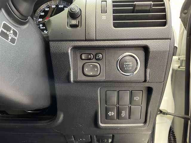 トヨタ ランドクルーザー プラド TX 岩手県 2015(平27)年 8万km ホワイトパールクリスタルシャイン ４WD/モデリスタフロントスポイラー/ディーゼルターボ/センターデフロック/ダウンヒルアシスト/MTモード付AT/横滑り防止装置/ストラーダナビ/フルセグTV/バックカメラ/ドライブレコーダー/ETC/ヘッドライトウォッシャー/トノカバー/オートライト/LEDヘッドランプ/フォグランプ/純正１７インチアルミホイール/純正フロアマット