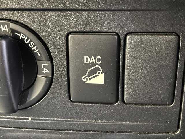 トヨタ ランドクルーザー プラド TX 岩手県 2015(平27)年 8万km ホワイトパールクリスタルシャイン ４WD/モデリスタフロントスポイラー/ディーゼルターボ/センターデフロック/ダウンヒルアシスト/MTモード付AT/横滑り防止装置/ストラーダナビ/フルセグTV/バックカメラ/ドライブレコーダー/ETC/ヘッドライトウォッシャー/トノカバー/オートライト/LEDヘッドランプ/フォグランプ/純正１７インチアルミホイール/純正フロアマット