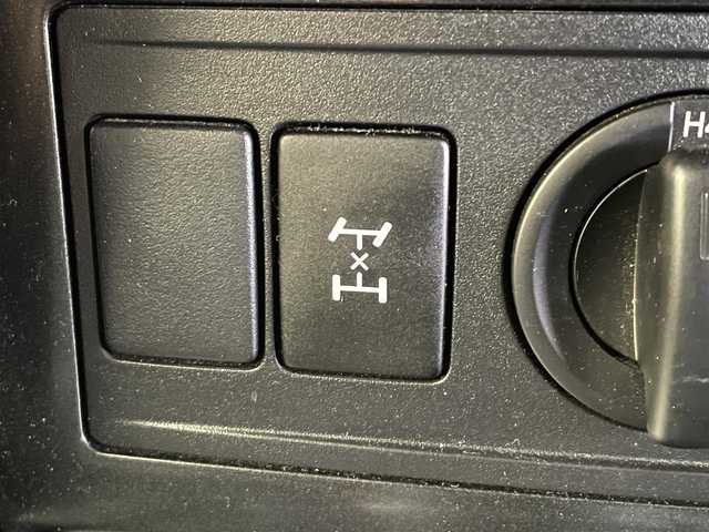 トヨタ ランドクルーザー プラド TX 岩手県 2015(平27)年 8万km ホワイトパールクリスタルシャイン ４WD/モデリスタフロントスポイラー/ディーゼルターボ/センターデフロック/ダウンヒルアシスト/MTモード付AT/横滑り防止装置/ストラーダナビ/フルセグTV/バックカメラ/ドライブレコーダー/ETC/ヘッドライトウォッシャー/トノカバー/オートライト/LEDヘッドランプ/フォグランプ/純正１７インチアルミホイール/純正フロアマット